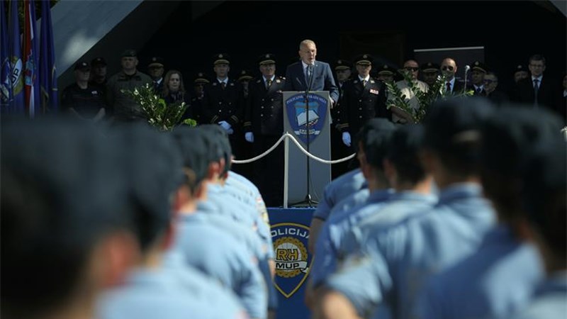 Polaznici policijske škole prisegnuli nakon završetka školovanja